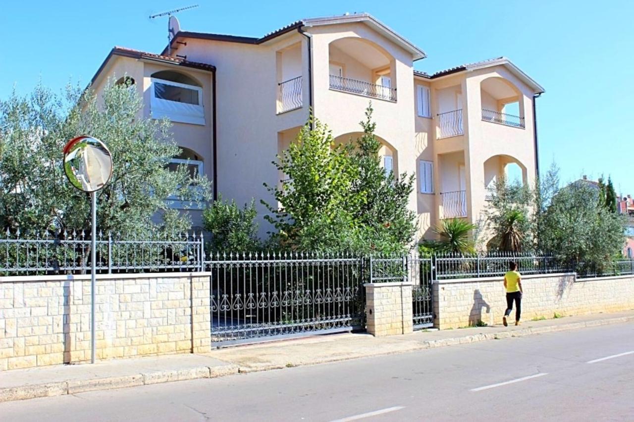 House Laura 200M From The Beach And The Center Poreč Exterior foto